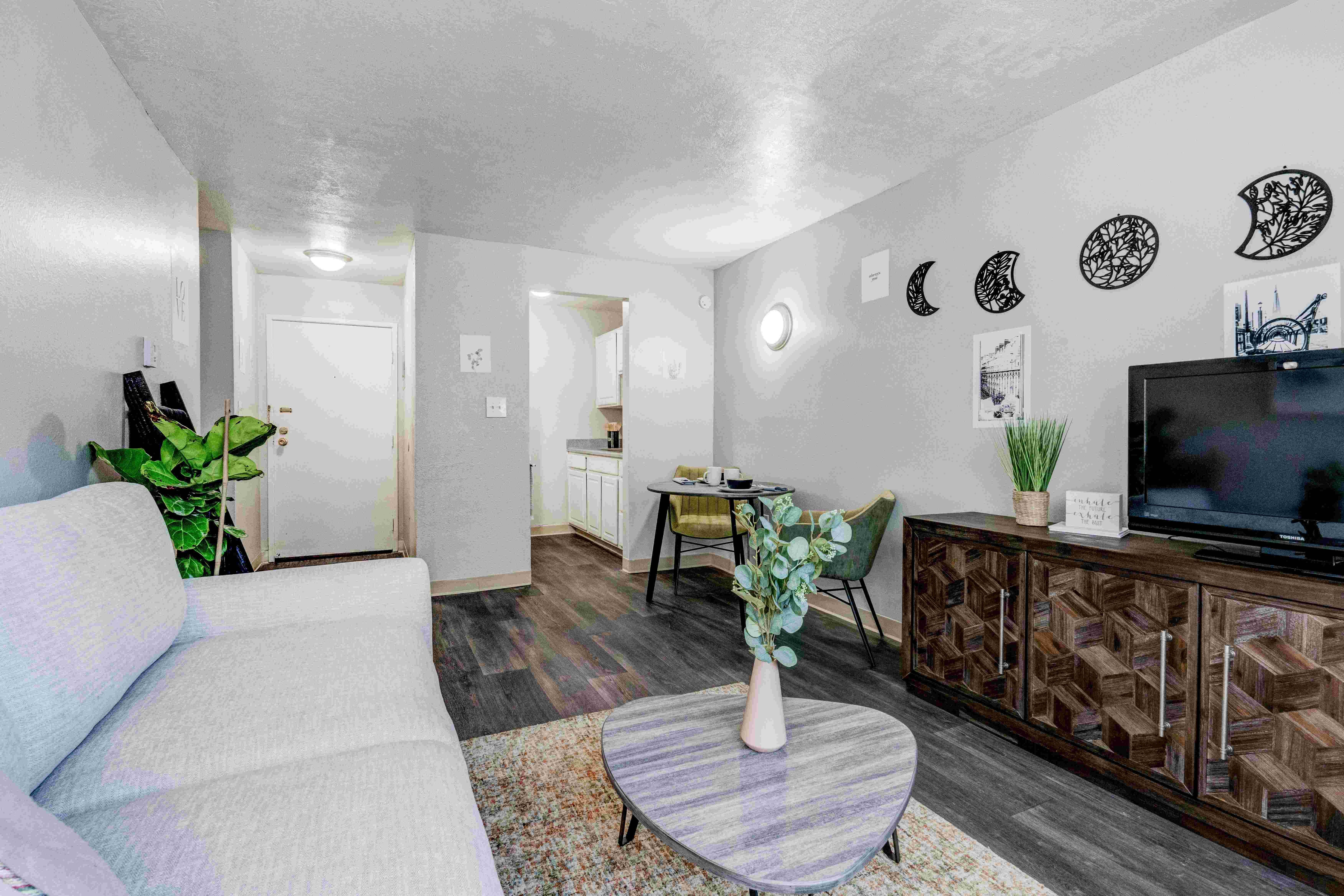 Forest Manor Image 4