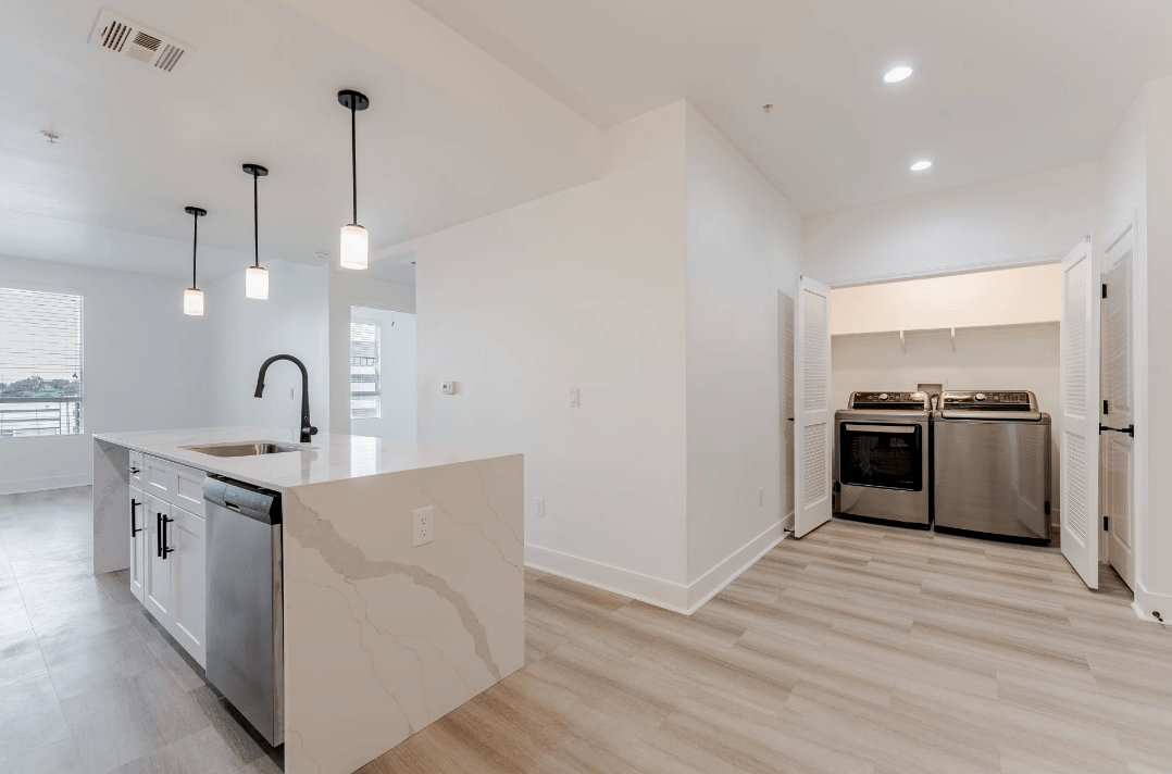 Midtown 205 Image 40