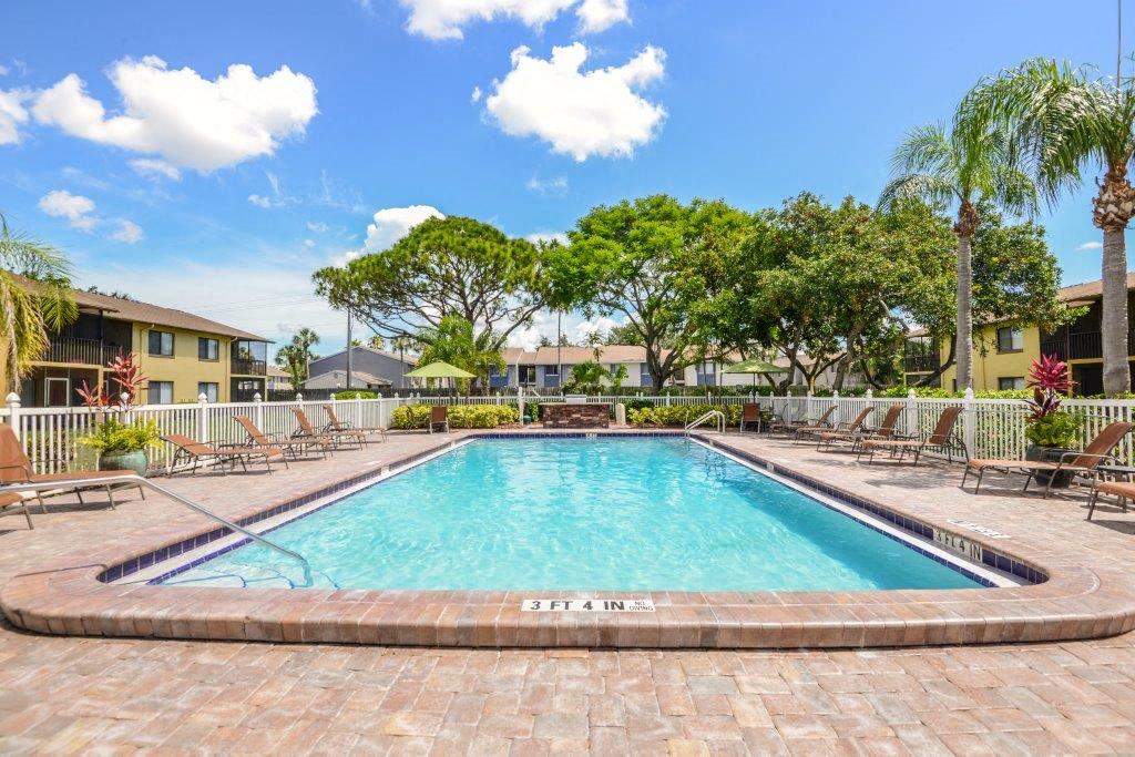 Bay Club Apartment Homes Image 1