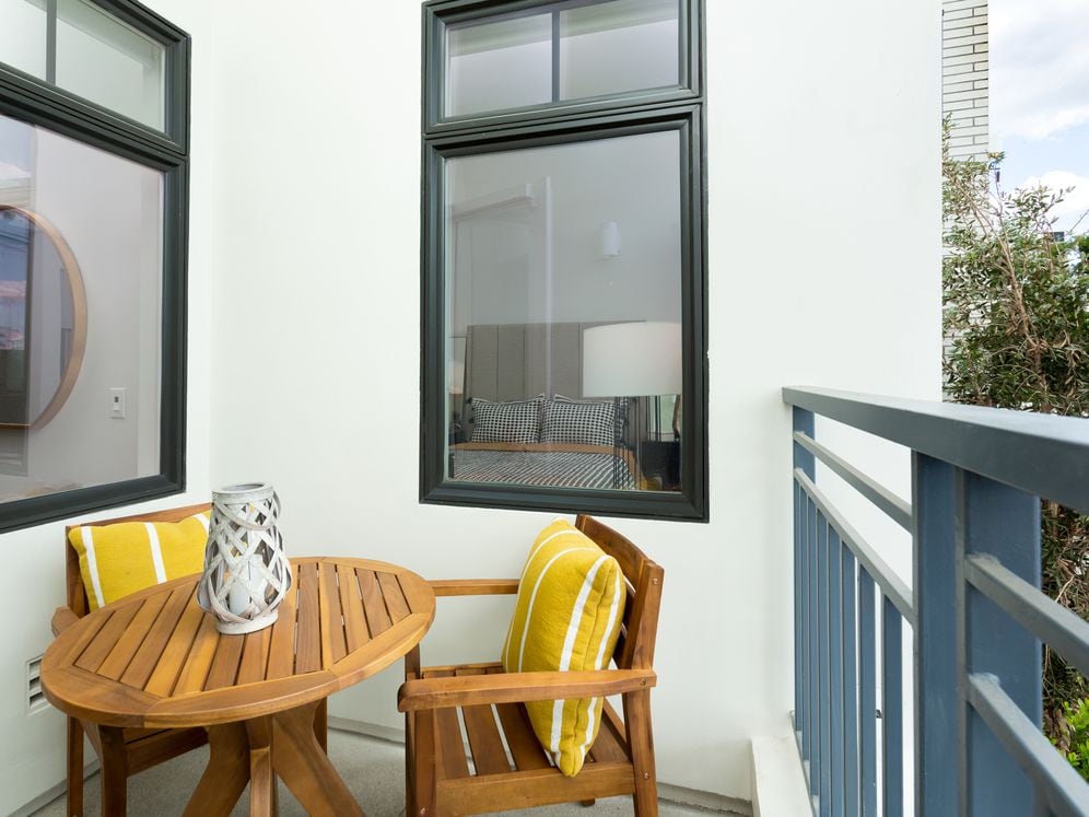 Balcony (in select units)