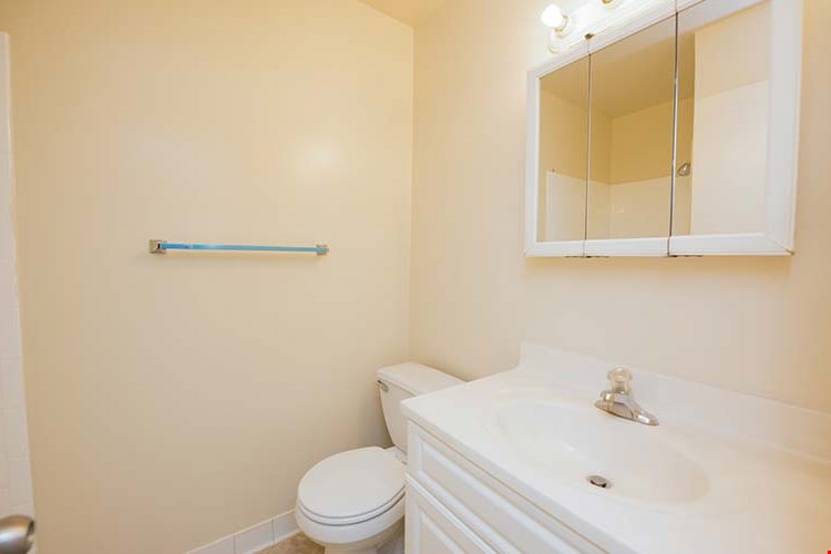 Montgomery Club Townhouses Image 16