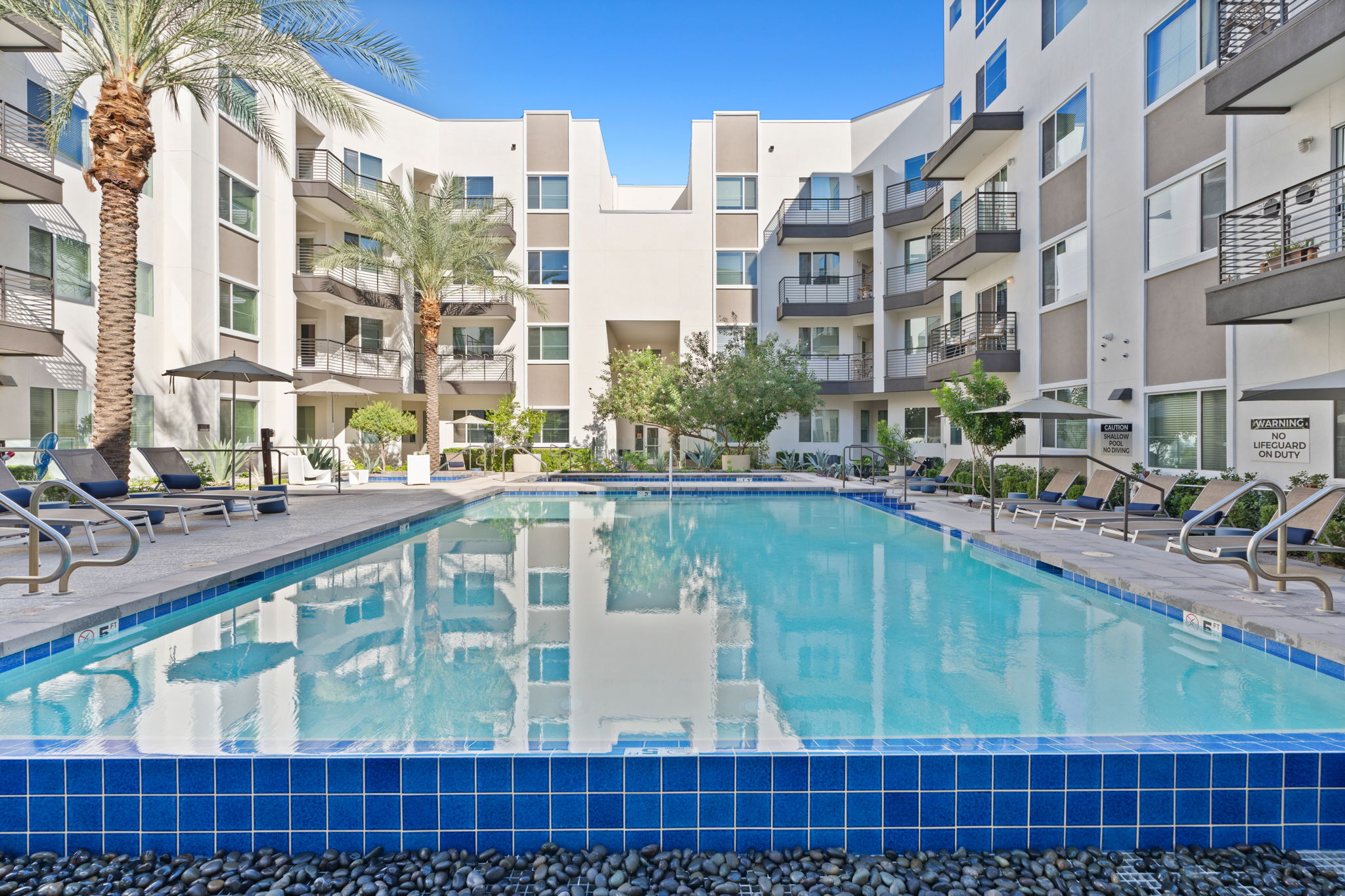 Axis Camelback Image 24
