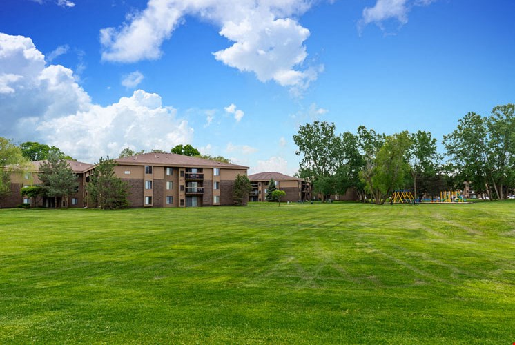 Exterior Building at Lakeside Village Apartments Clinton Township 48038
