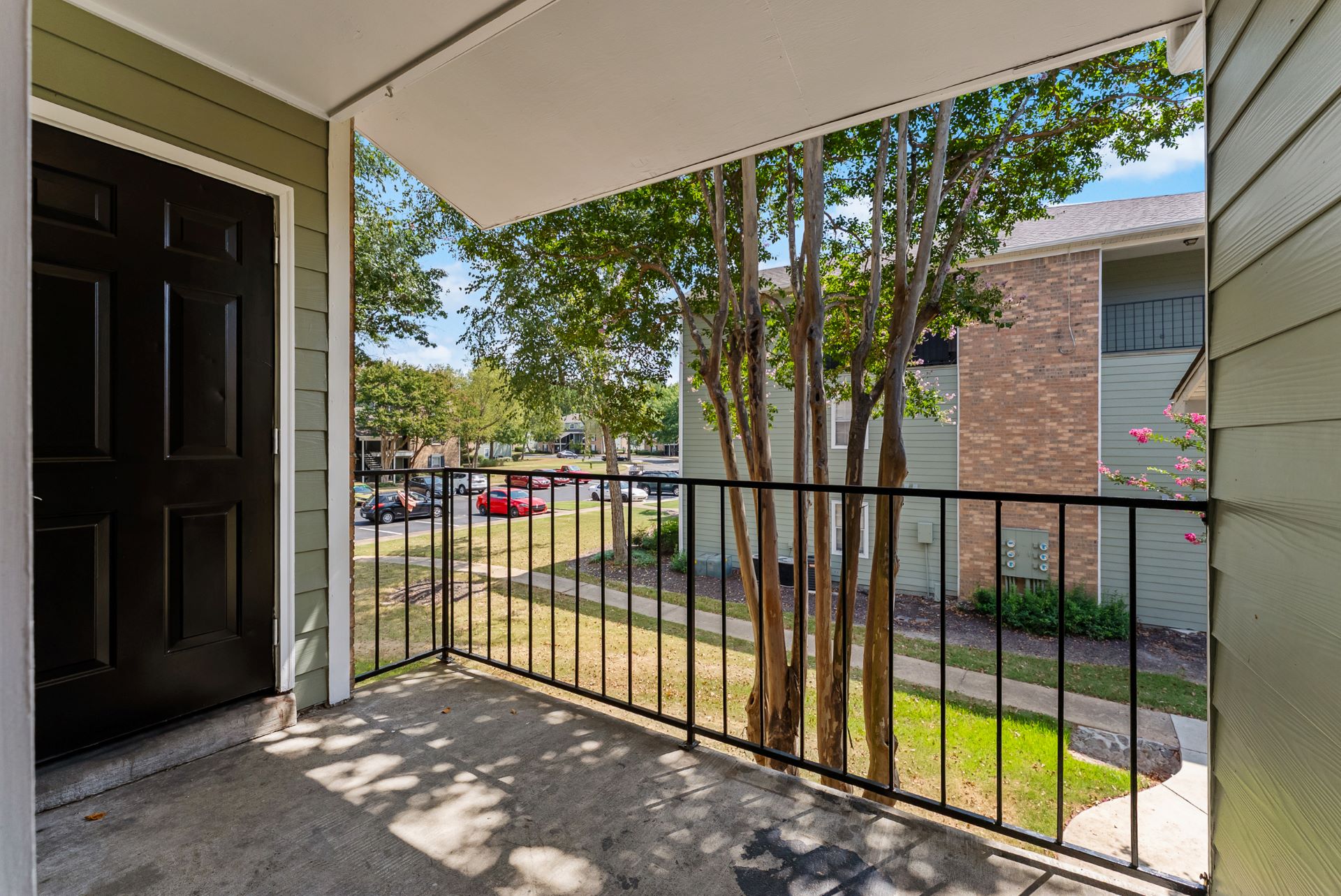 Linden (Renovated) - 2 Bed / 2 Bath - 1,100 Sq.Ft.