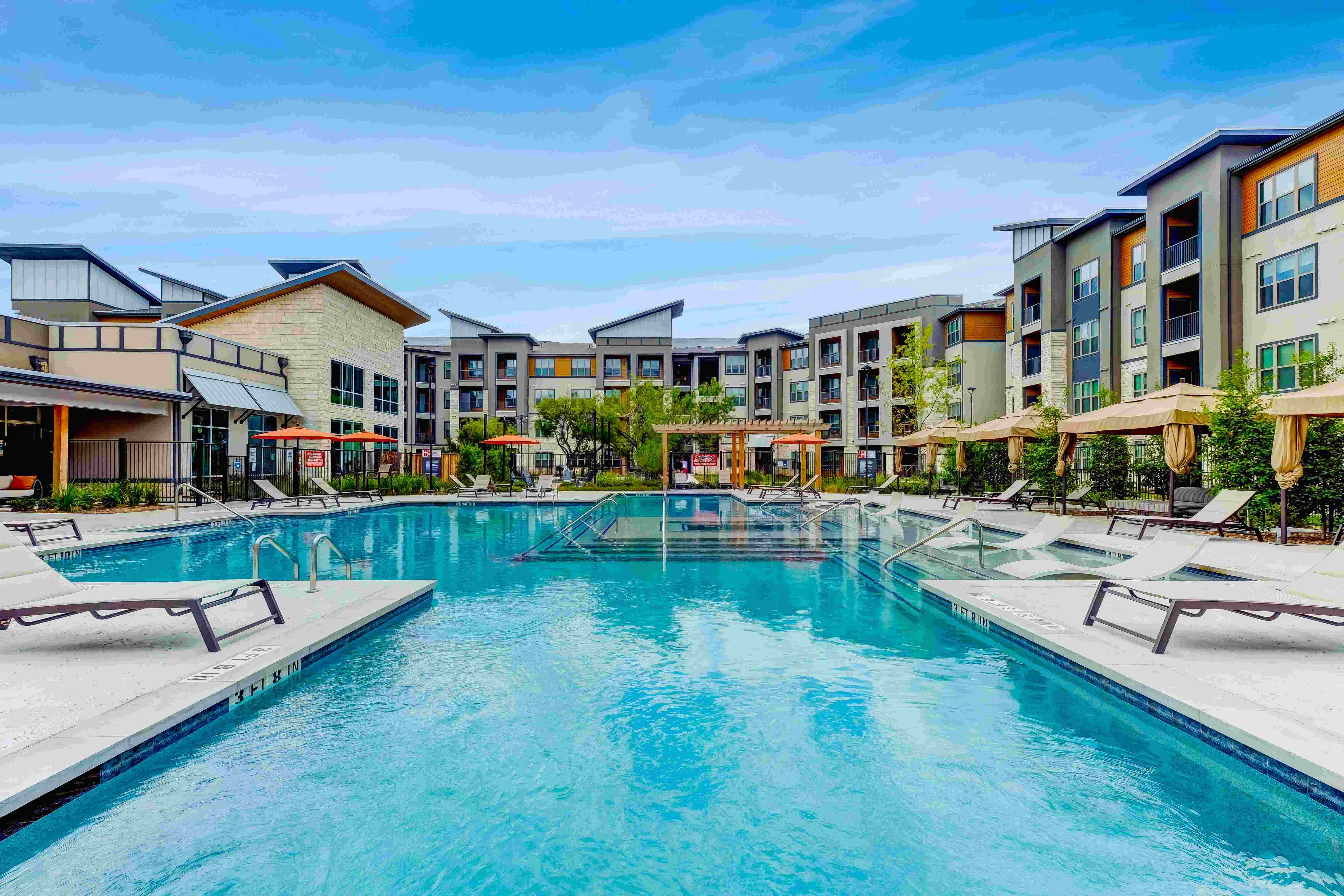 Oxly at The Merc Image 3