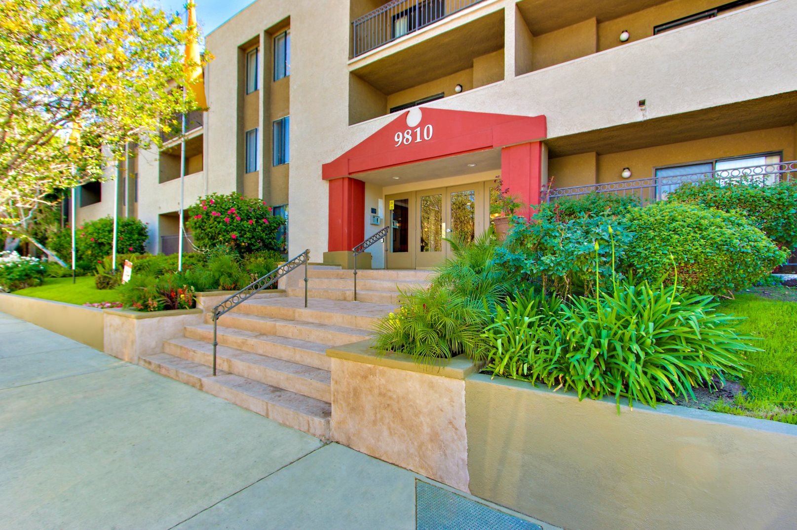 Zelzah Court Apartments Image 28