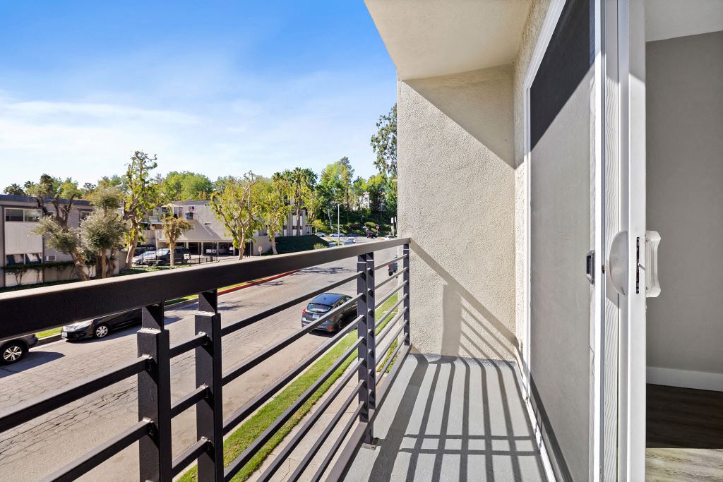 The Reserve at Warner Center Image 21