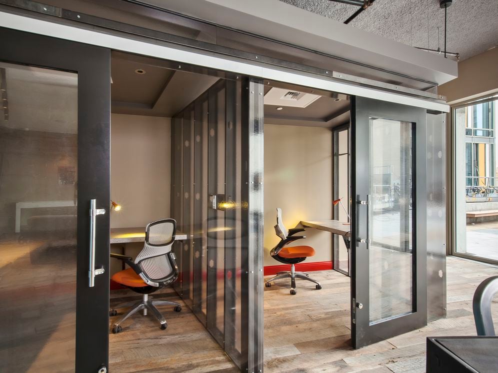 Chill Lounge with workstations