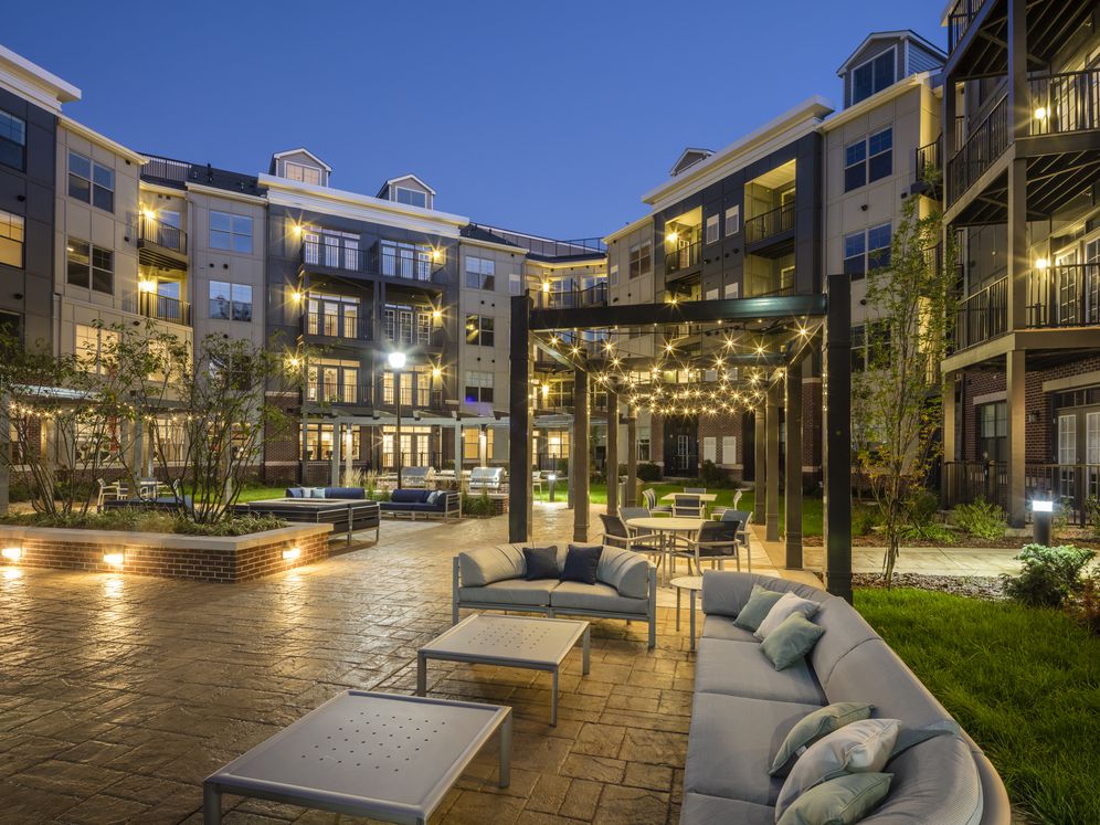 Courtyard with lounge seating