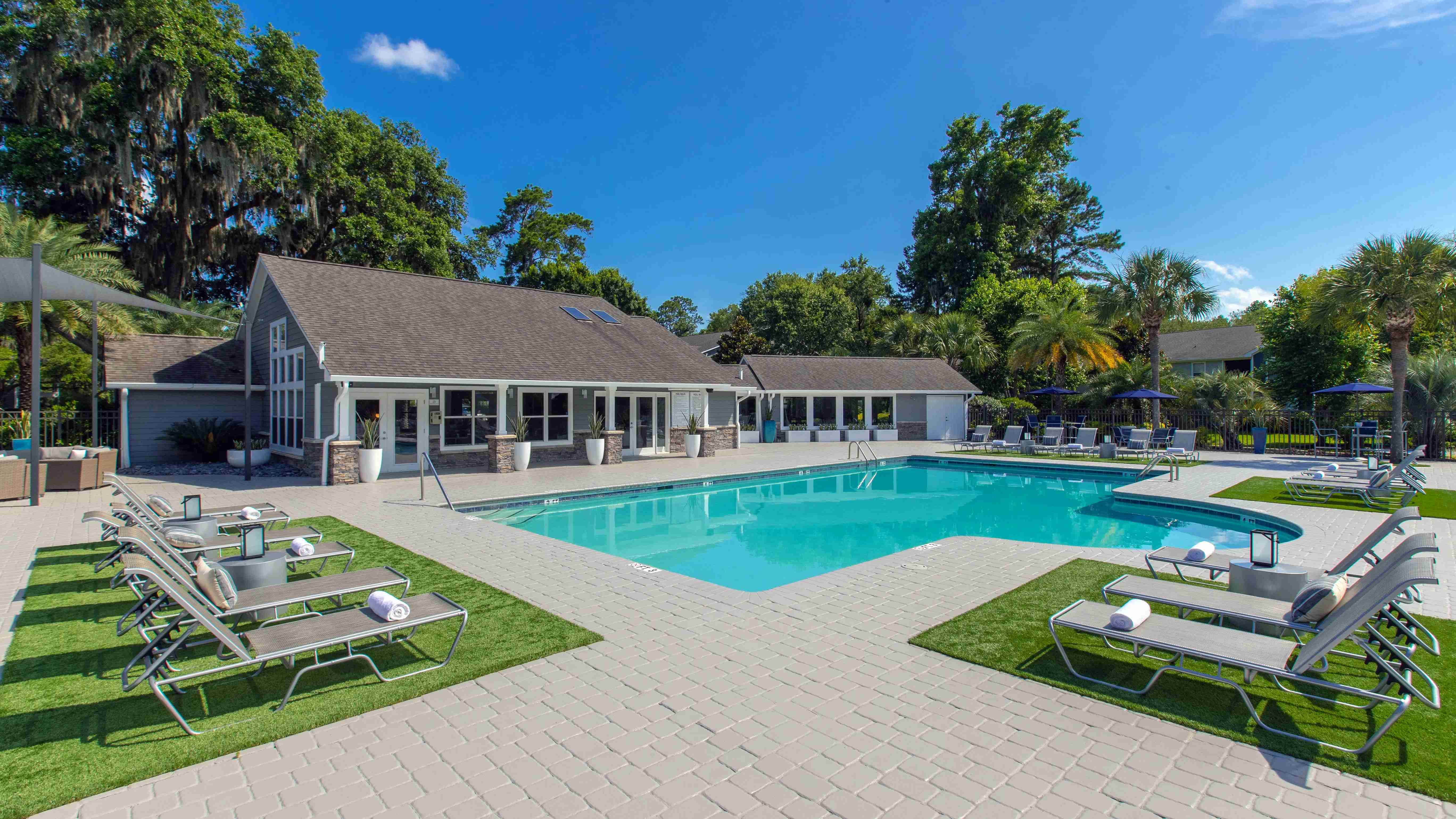 Discover the epitome of poolside elegance at Emerson Isles. Our meticulously designed pool area combines sophistication with a touch of tropical charm.