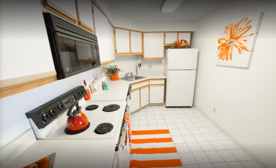 Water's Edge Towers Image 10