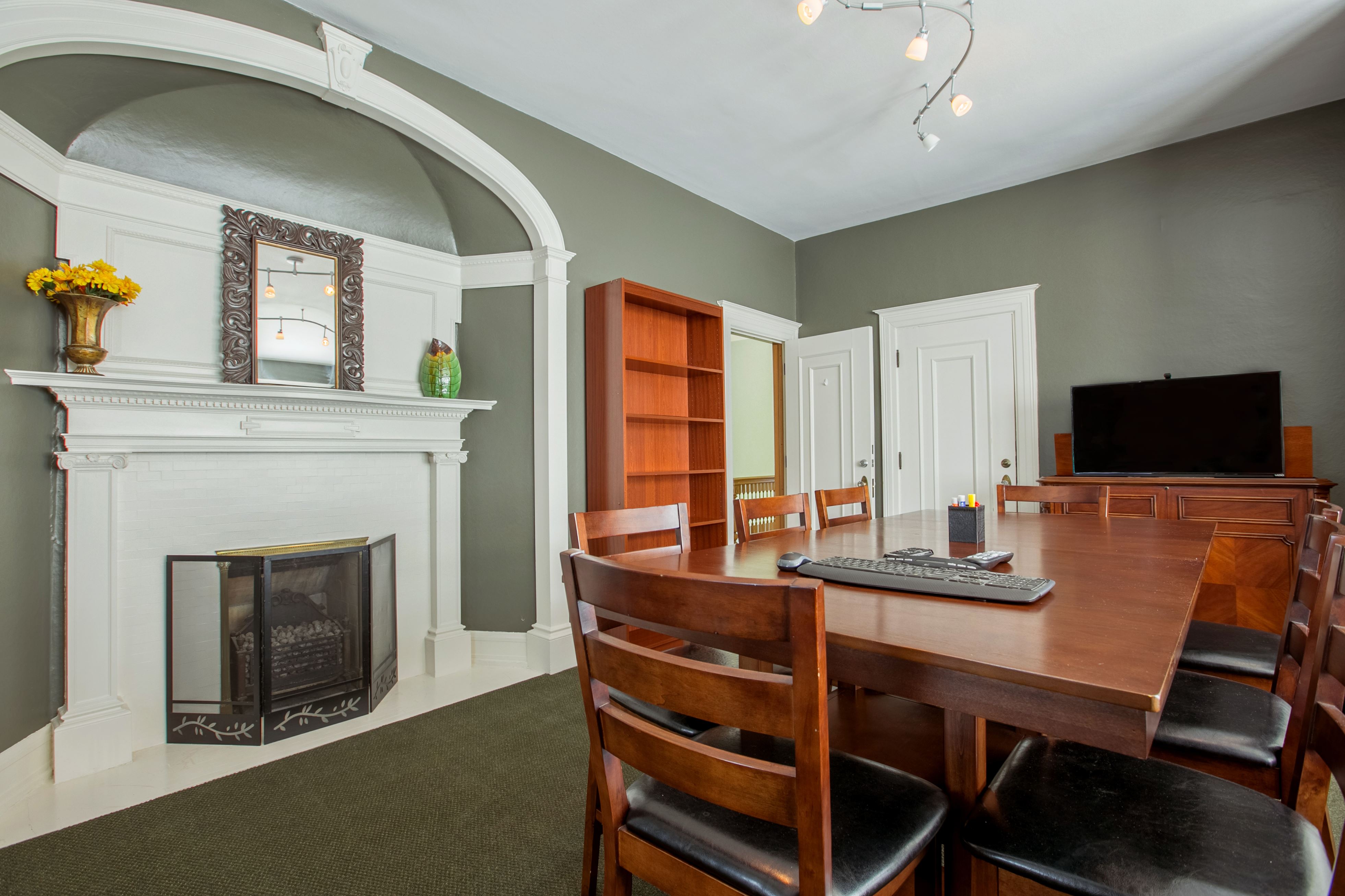 Centennial Station Image 20