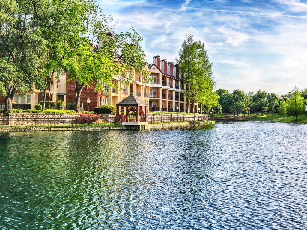 Tonti Lakeside Image 3