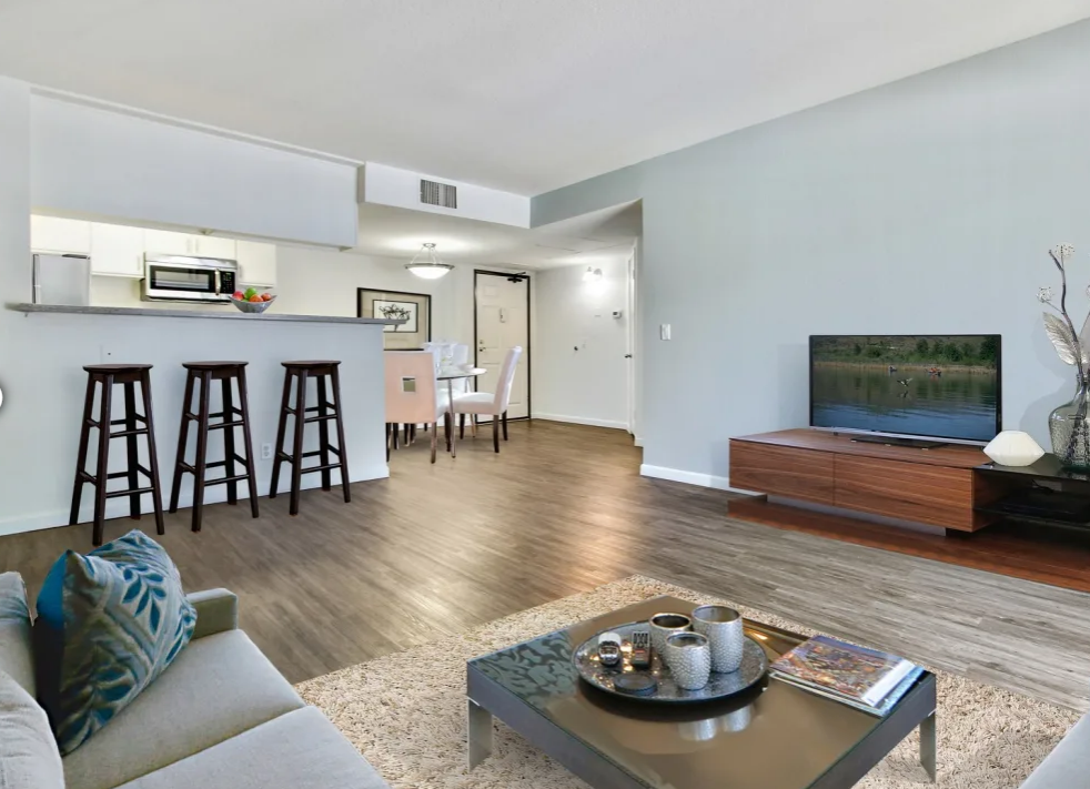 Zelzah Court Apartments Image 2