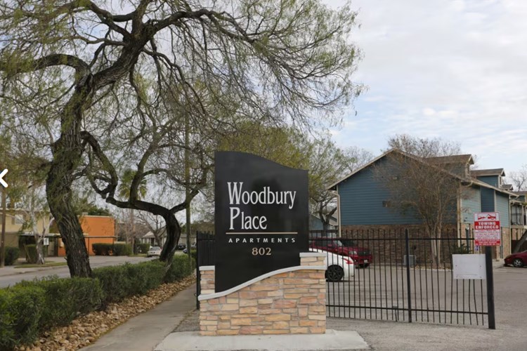 Woodbury Place Apartments Image 4
