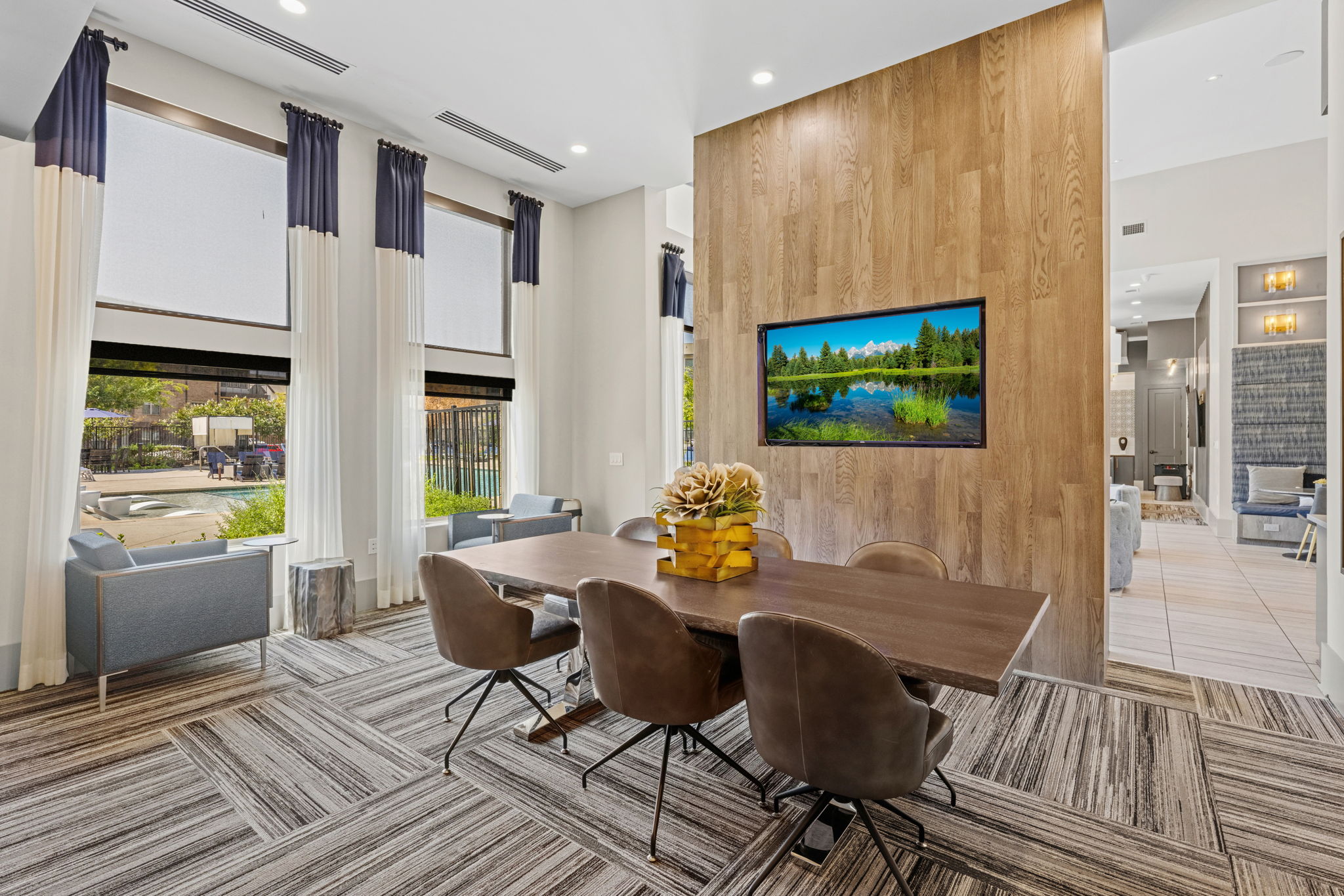 Axis Grand Crossing Image 75