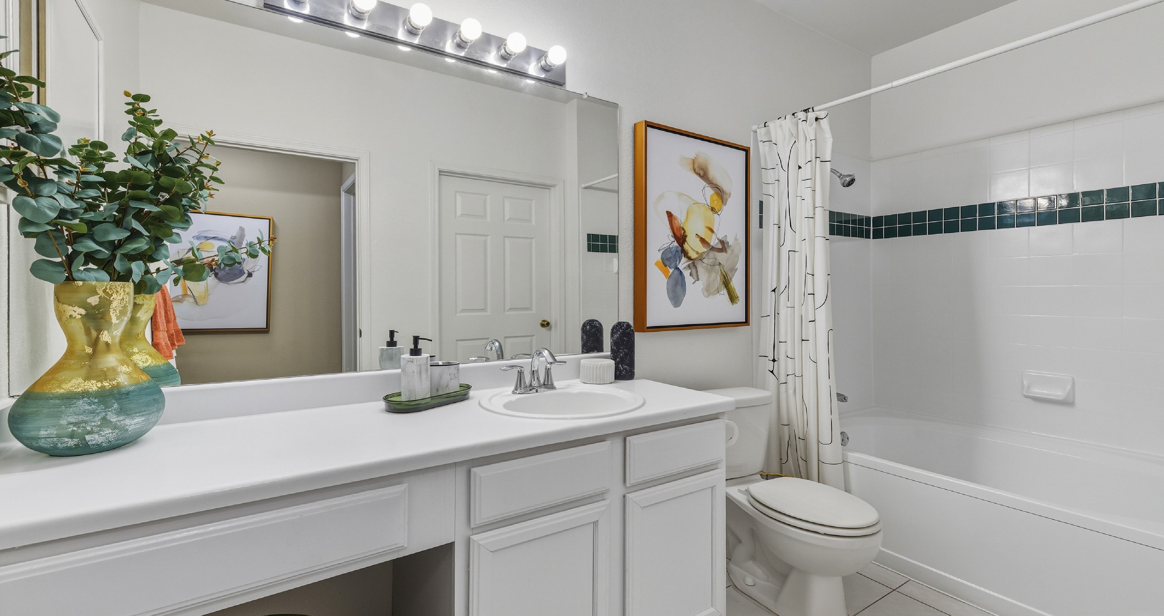 Village on the Parkway Apartments Image 12