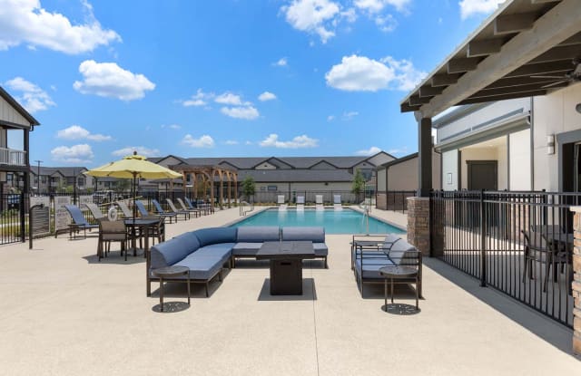Modern and Spacious Resort Style Pool