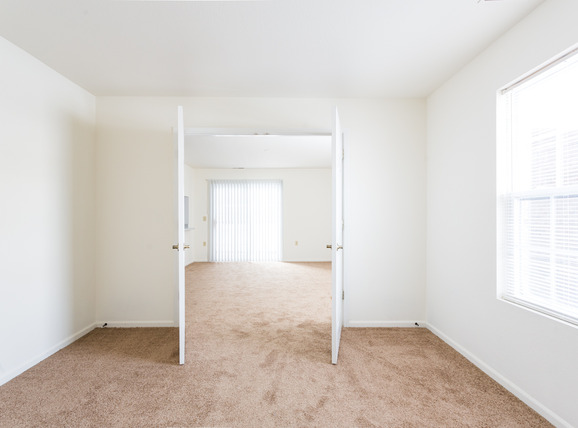 Island Club Apartments Image 16