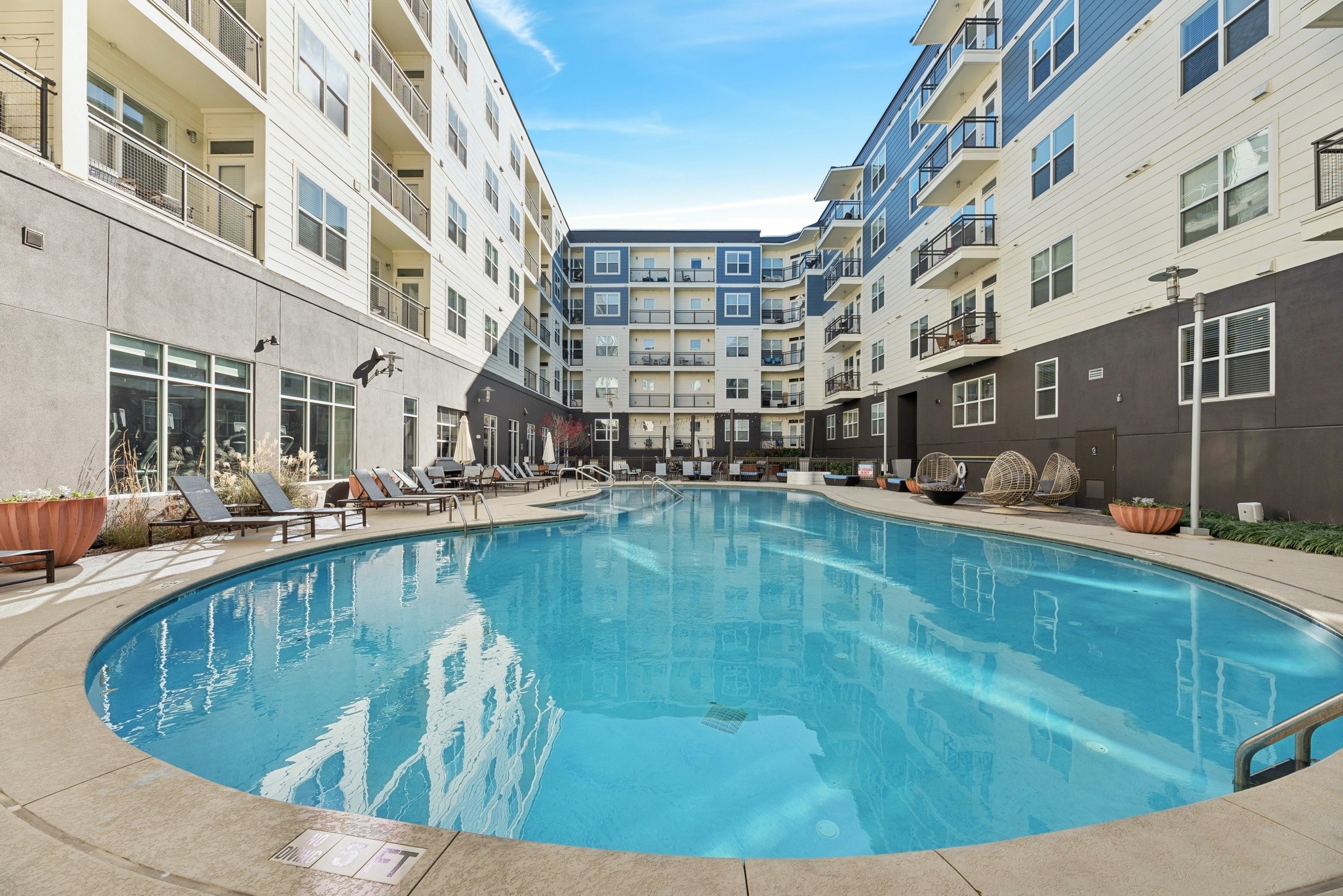 909 Flats Image 28