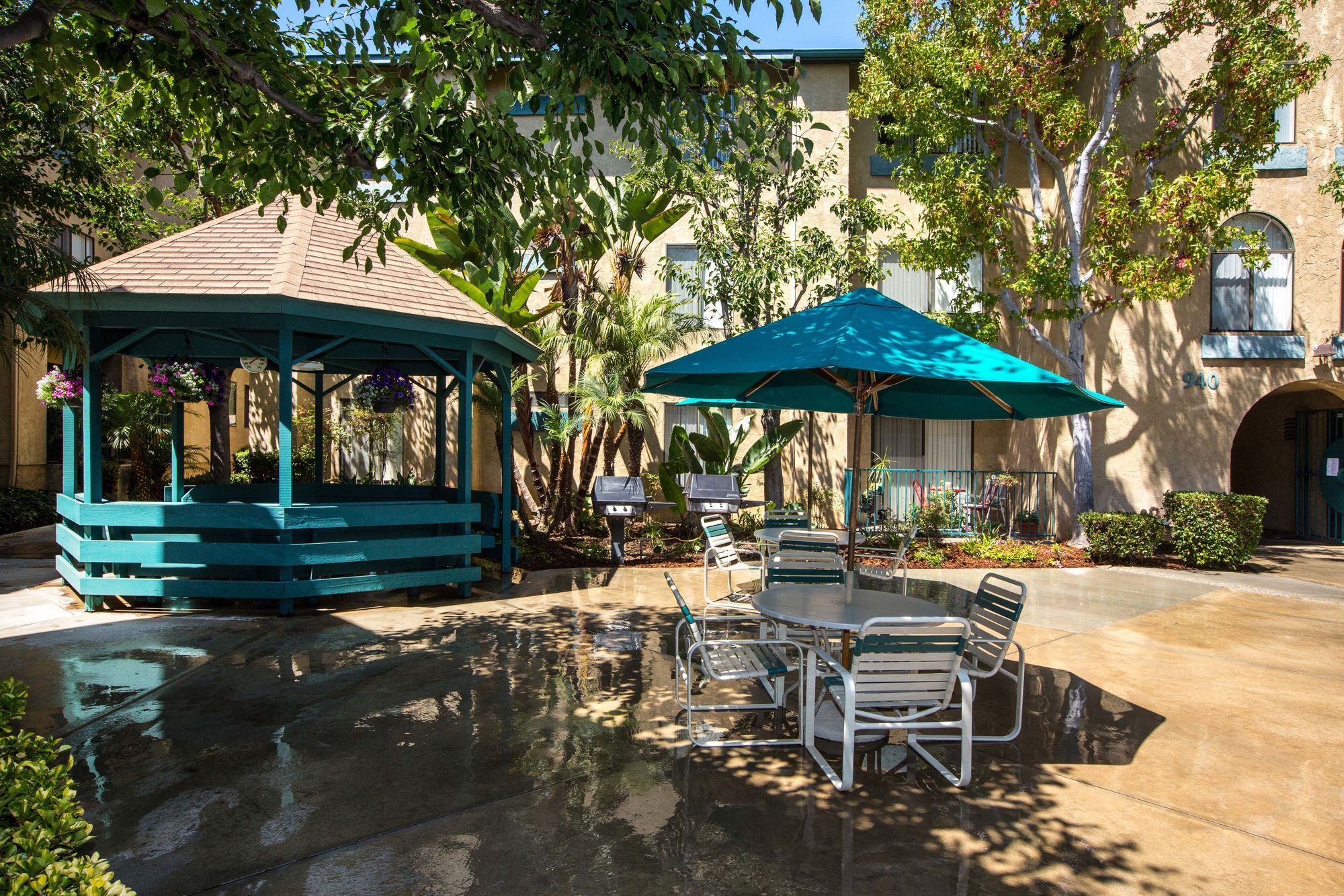 Salt & Vine Oceanside Apartments Image 8