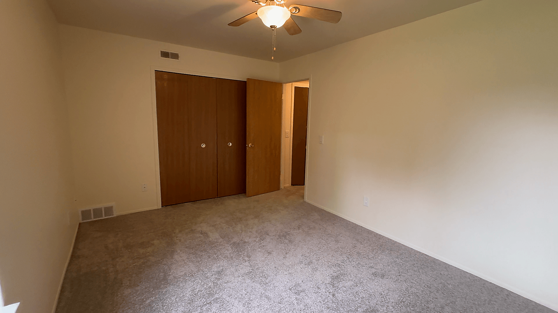 Lakeside Village Apartments Image 205