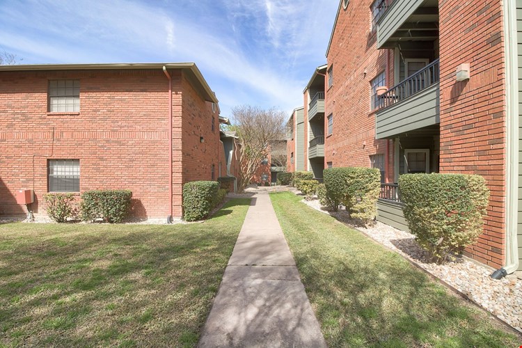 Promontory Point Apartments Image 12