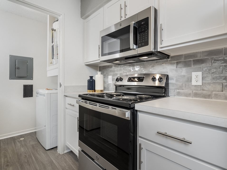 Fairlane Meadows Apartments and Townhomes Image 14