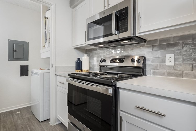 Fairlane Meadows Apartments and Townhomes Image 14