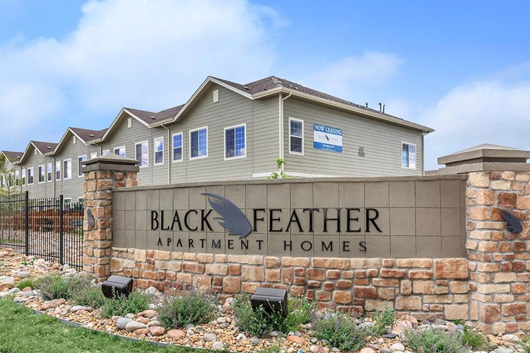 Black Feather Apartment Homes Image 28