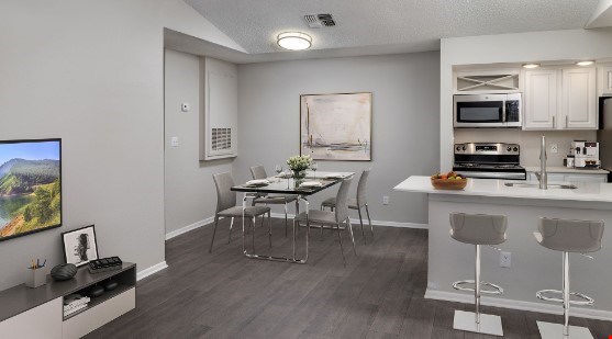 Edge at Lake Lotus Image 5