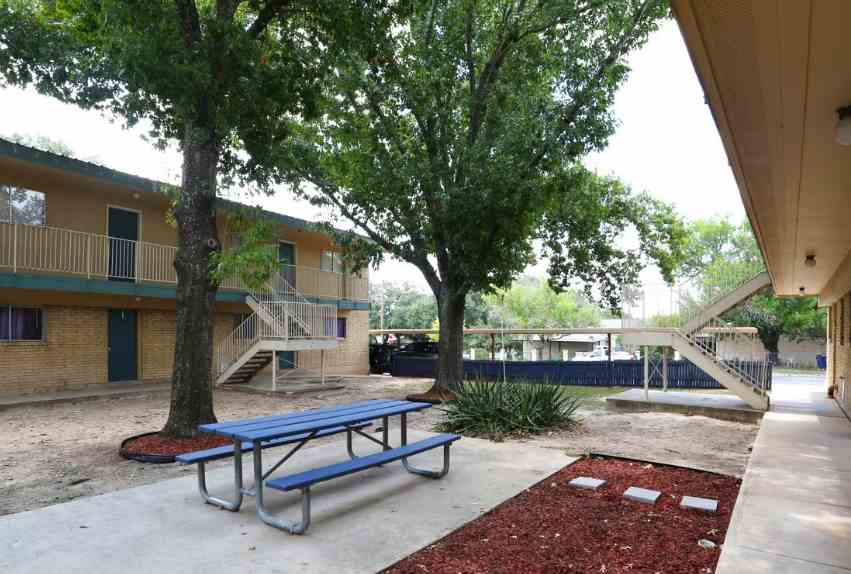 Oak Brook Crossing Image 2