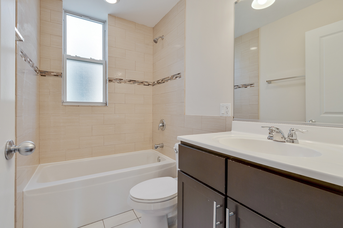 851-59 W. Cornelia Image 13