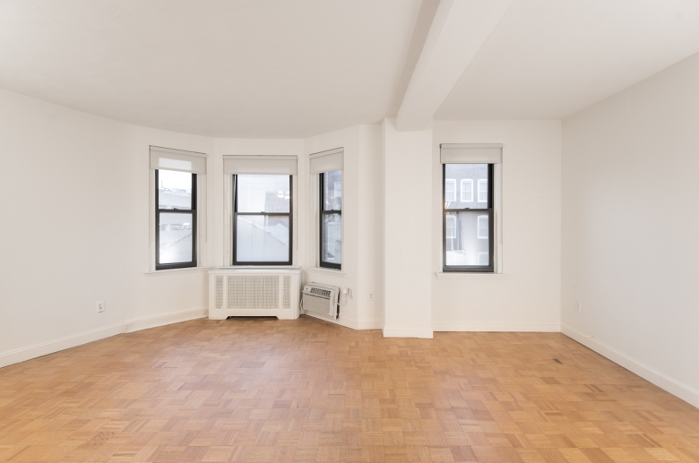 Midtown Apartments Image 7
