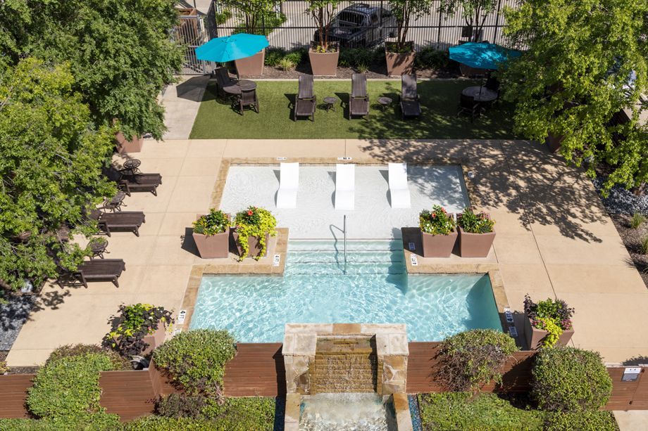 Camden Henderson Image 22