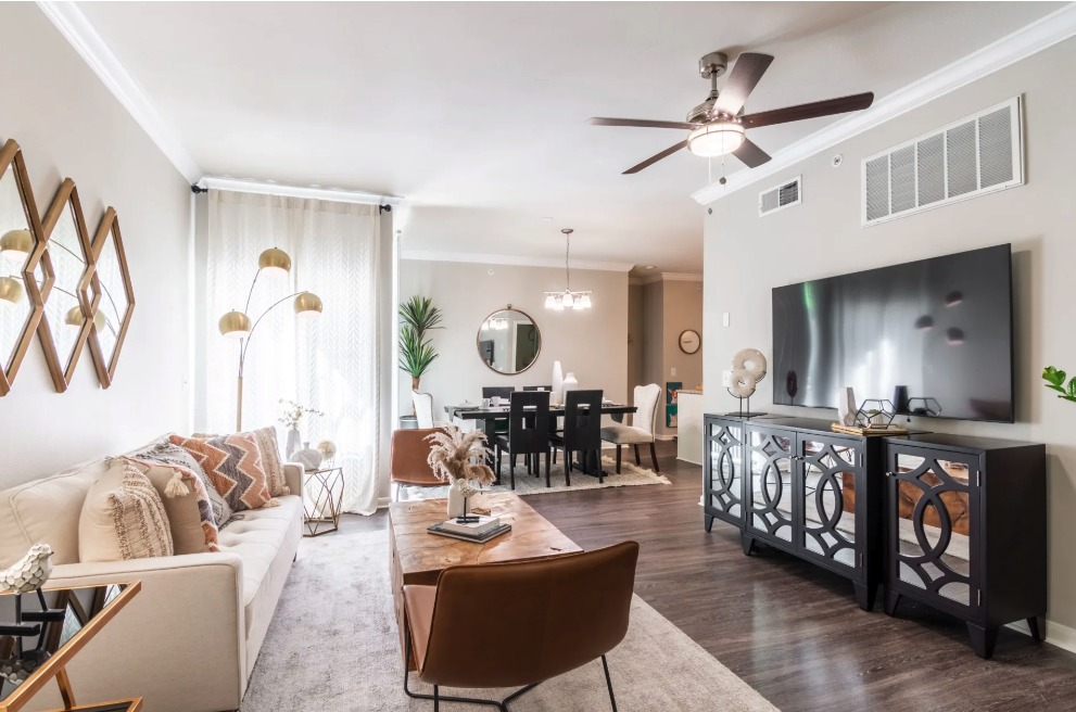 Fountain View on the Plaza Image 12