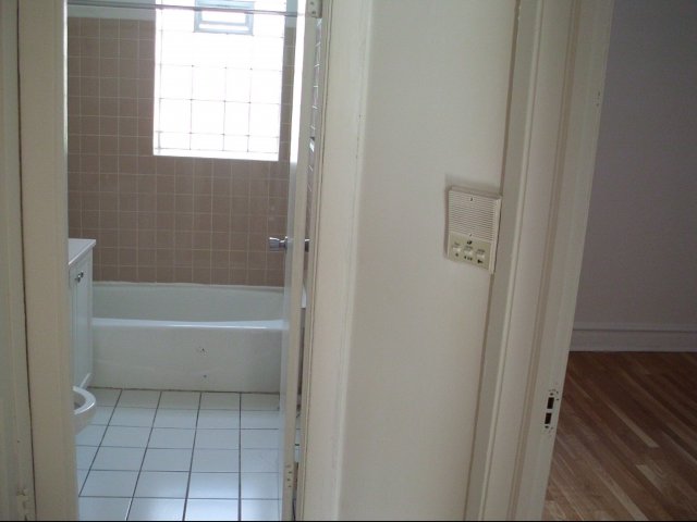 5416 S Woodlawn Avenue Image 8