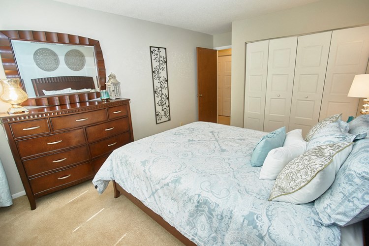 Classic Series Guest Bedroom at Somerset Lakes