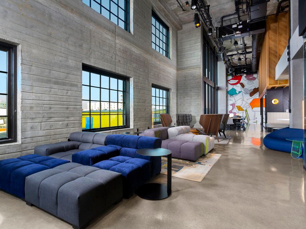 Lobby lounge (Mural by Priscilla Witte)