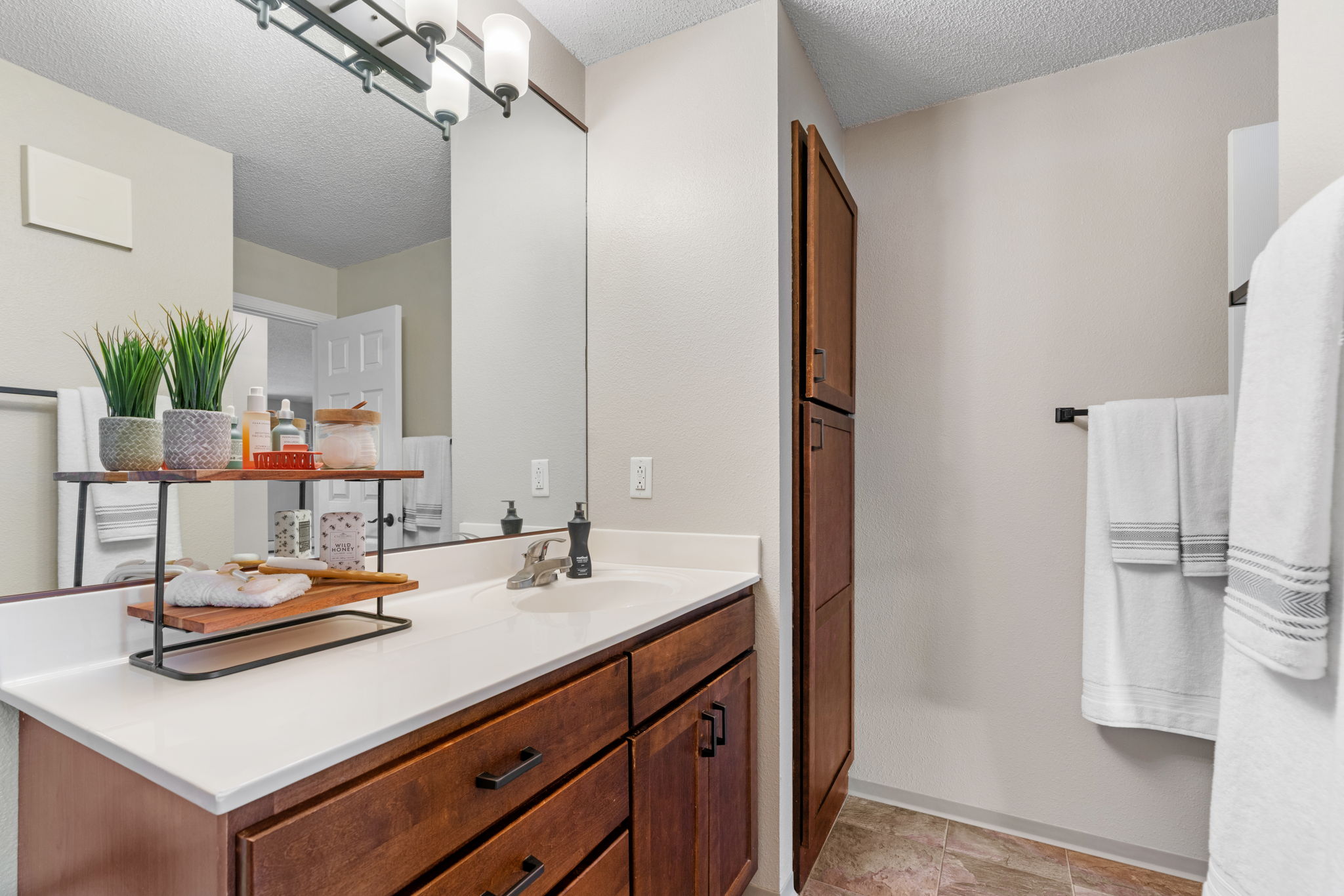 Cedars Lakeside Image 9