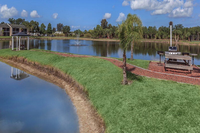 Fountain Lake Bradenton Image 8
