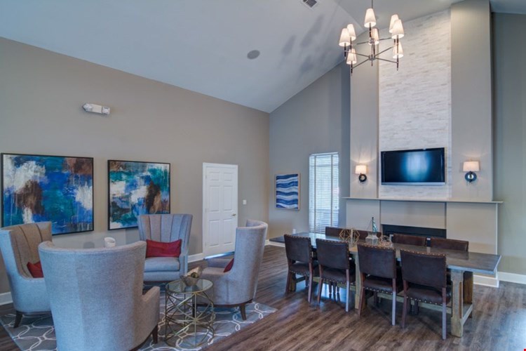 Huntington Chase Image 10