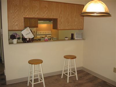 Capitol Commons Apartments and Townhomes Image 2