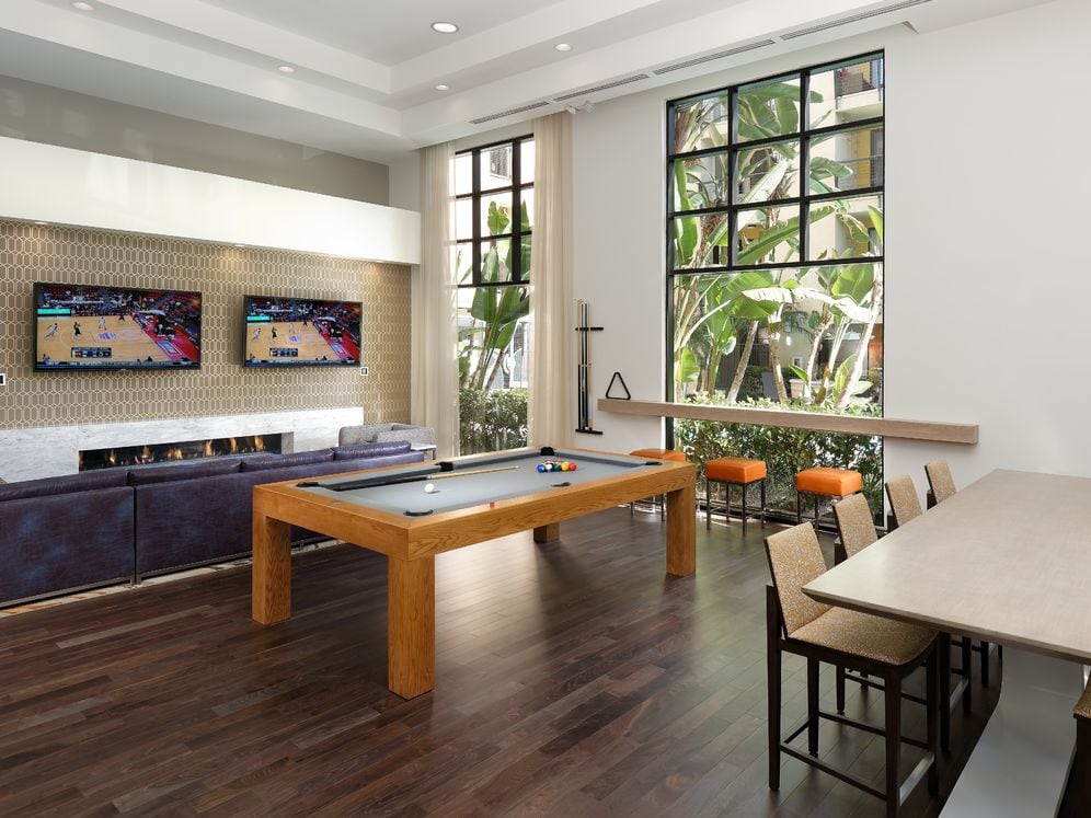 Resident Lounge with Billiards