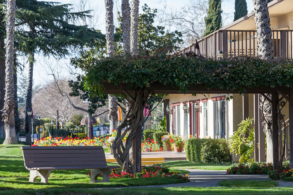 Valley West Apartments Image 8