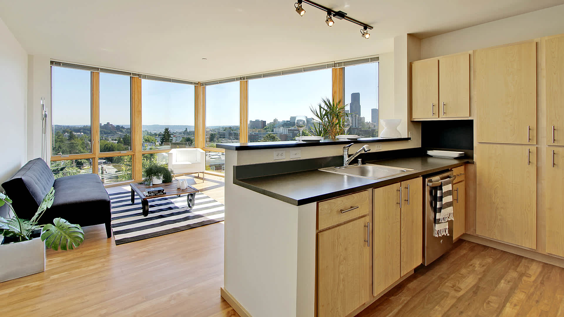 Chloe on Union Image 17