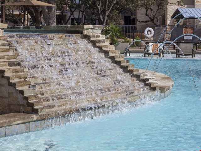 Platinum Shavano Oaks Apartments Image 23