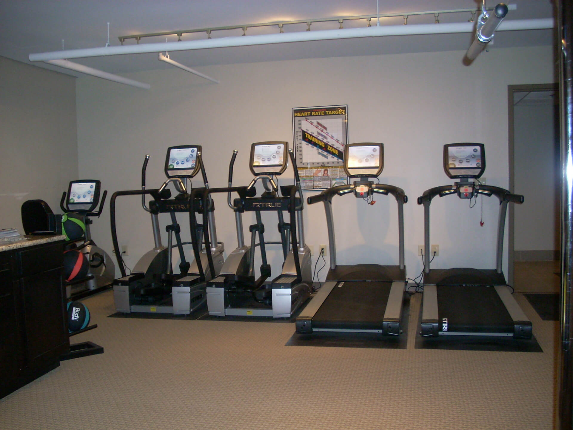 The Avenue District Image 2