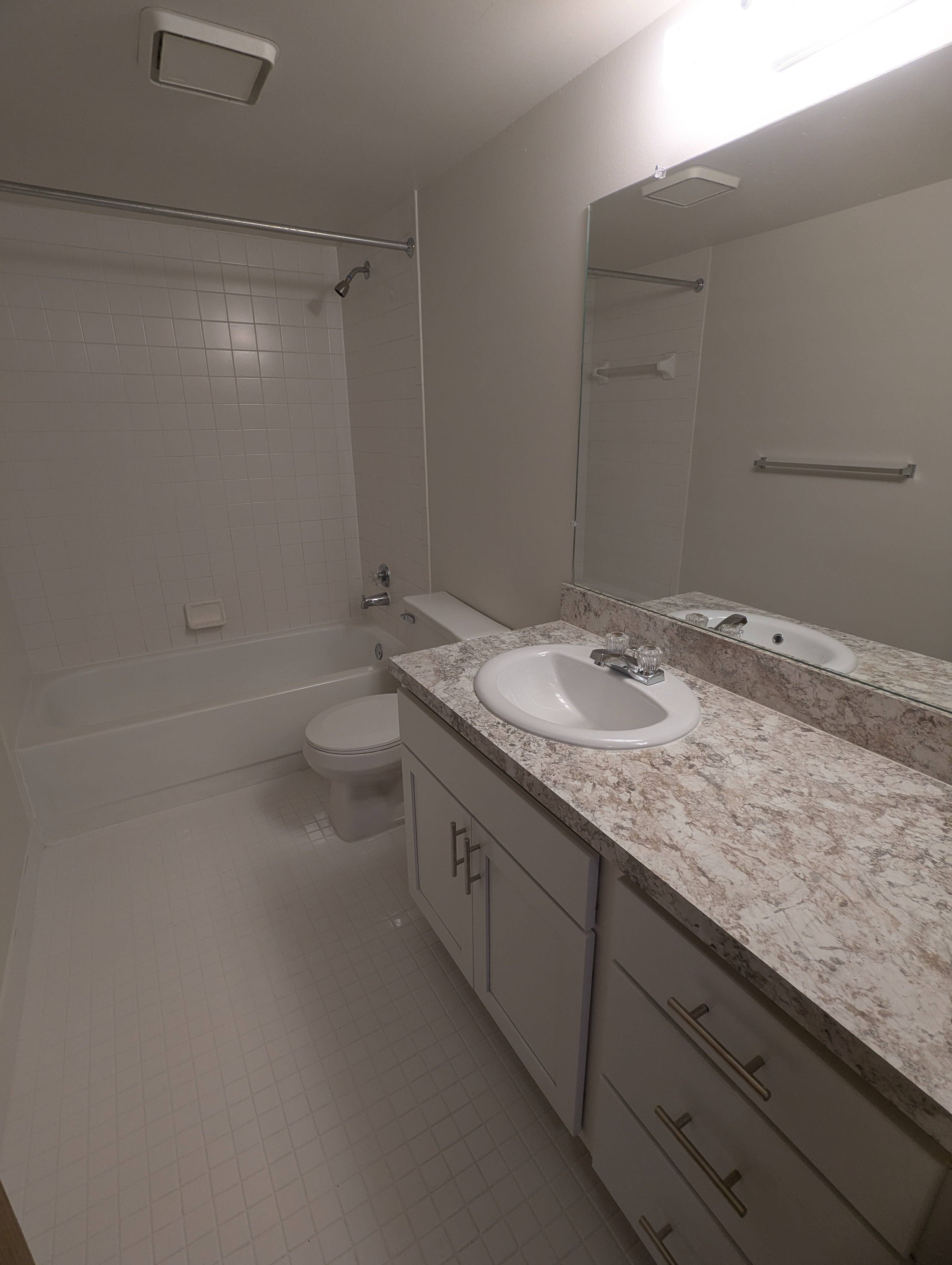 Lakeside Village Apartments Image 74