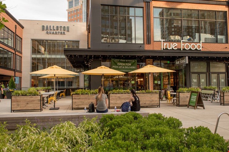 On-site retail and dining options